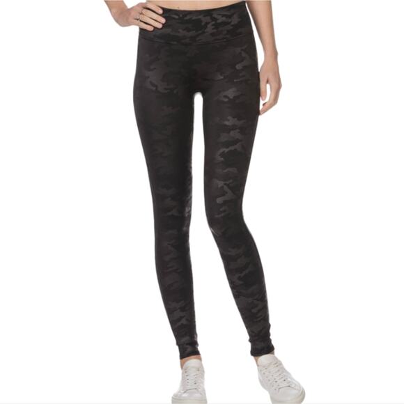 Spanx Faux Leather Camo Leggings Matte Black Combo Medium - Picture 1 of 13